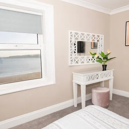 Flamingo Bay - Huge With Stunning Views - On The Beach! Apartment *