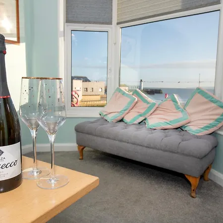 Flamingo Bay - Huge With Stunning Views - On The Beach! Apartment Scarborough
