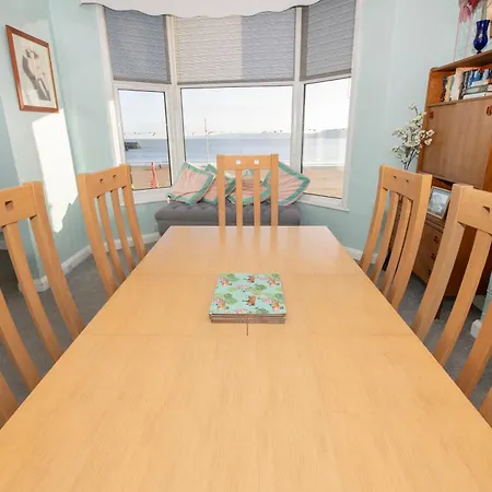 Flamingo Bay - Huge With Stunning Views - On The Beach! Scarborough