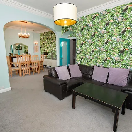 Flamingo Bay - Huge With Stunning Views - On The Beach! Apartment