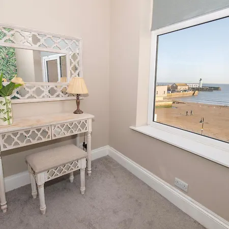 Flamingo Bay - Huge With Stunning Views - On The Beach! Apartment