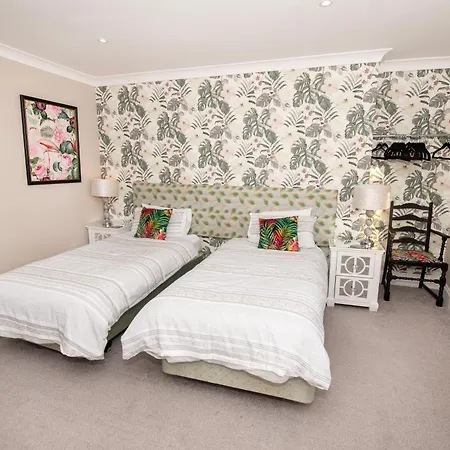 شقة Flamingo Bay - Huge With Stunning Views - On The Beach!