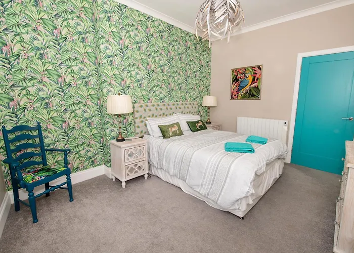 Flamingo Bay - Huge With Stunning Views - On The Beach! * 스카버러