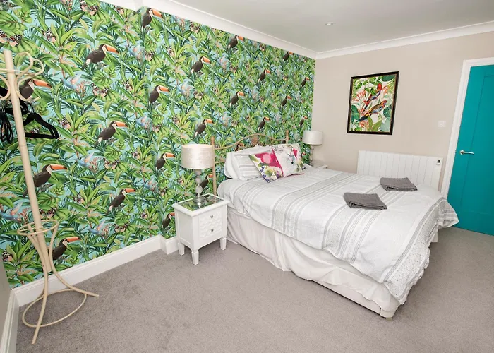 Flamingo Bay - Huge With Stunning Views - On The Beach! *