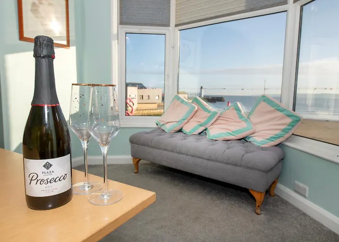 Flamingo Bay - Huge With Stunning Views - On The Beach! 아파트 스카버러