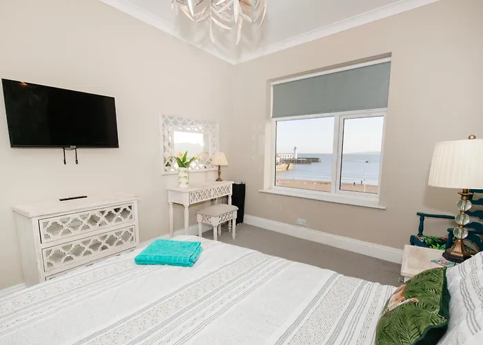 아파트 Flamingo Bay - Huge With Stunning Views - On The Beach! 스카버러