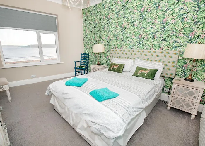 Flamingo Bay - Huge With Stunning Views - On The Beach! *