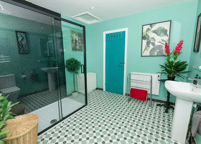 Flamingo Bay - Huge With Stunning Views - On The Beach! * 스카버러