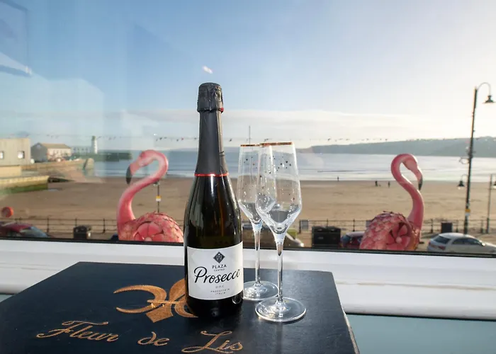 아파트 Flamingo Bay - Huge With Stunning Views - On The Beach! 스카버러