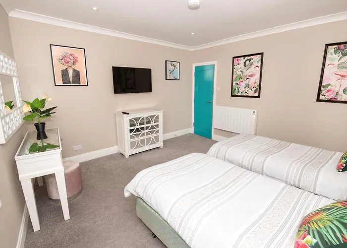 Flamingo Bay - Huge With Stunning Views - On The Beach!