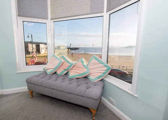 아파트 Flamingo Bay - Huge With Stunning Views - On The Beach! 스카버러