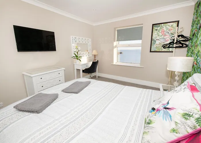 Flamingo Bay - Huge With Stunning Views - On The Beach! 스카버러