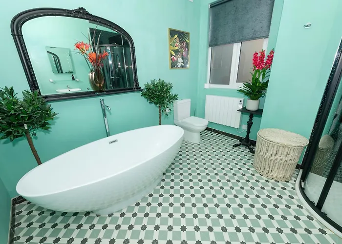 Flamingo Bay - Huge With Stunning Views - On The Beach! 아파트 스카버러