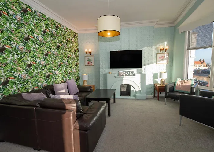 Flamingo Bay - Huge With Stunning Views - On The Beach! 아파트 스카버러