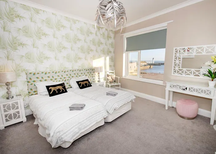 Flamingo Bay - Huge With Stunning Views - On The Beach!