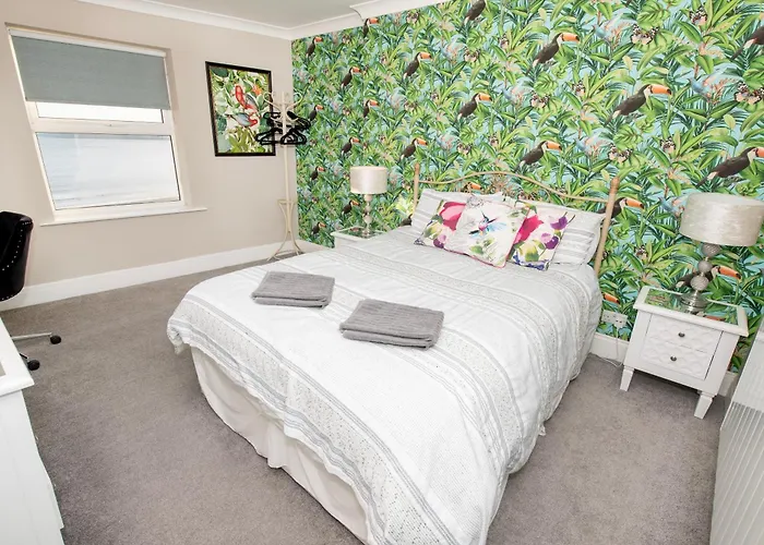 Flamingo Bay - Huge With Stunning Views - On The Beach! 아파트 스카버러